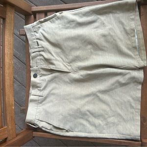 Hurley Shorts. 80% Polyester 20% Cotton. Short Size 32